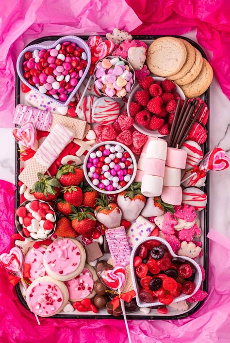 Pink Party Foods, Treat Board, Valentines Party Food, Galentines Day Ideas, Valentines Brunch, Valentines Snacks, Matric Dance, Galentines Party, Charcuterie Inspiration