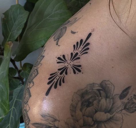 Front Shoulder Tattoo, Shoulder Tattoo Ideas, Front Shoulder Tattoos, Muster Tattoos, Elbow Tattoos, Ornamental Tattoo, Knee Tattoo, Dainty Tattoos, Black Ink Tattoos