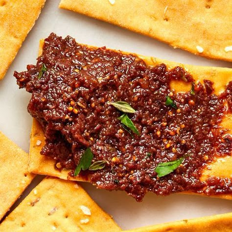 Olive Tapenade Recipe, Tapenade Recipe, New Years Appetizers, New Year's Eve Appetizers, Olive Recipes, Party Food Recipes, Fig Recipes, Olive Tapenade, Dips Appetizers