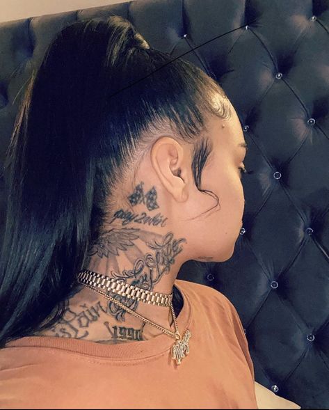 Women With Neck Tattoos, Pretty Neck Tattoos Women, Neck Tattoo Women, Baddie Tats, Neck Tattoos For Women, Baddie Tattoos, Face Tattoos For Women, Girl Neck Tattoos, Tattoo Spots