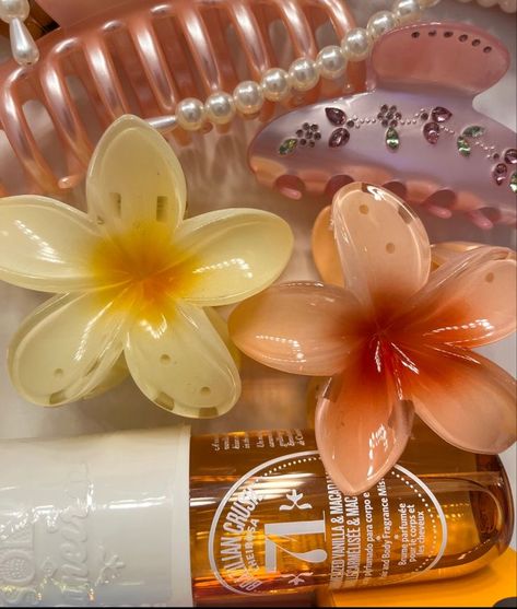 Coconut Dream, Body Care Products, Coconut Girl, Island Girl, Summer Feeling, Summer Dream, Summer Photos, Flower Hair Clips, In A Jar