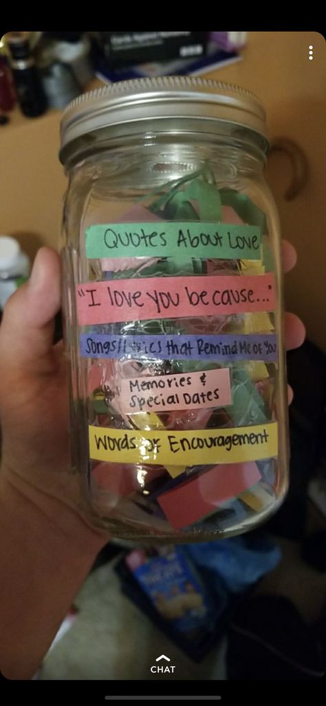 365 Day Jar • Super easy boyfriend gift! Mason jar + 5 colors of construction paper! My categories are “Quotes about Love,” “I Love You Because,” “Songs/Lyrics that Remind Me of You,” “Memories & Special Dates,” and “Words of Encouragement.” #boyfriendgifts #boyfriendgiftsideas #365dayjar #easyboyfriendgifts #easyboyfriendgiftideas #masonjarcrafts #anniversarygifts #homemadegifts Simple Boyfriend Gifts, 365 Jar, Handmade Gifts For Boyfriend, Love Jar, Gift Jar, Presents For Boyfriend, Desserts Easy, Boyfriend Diy