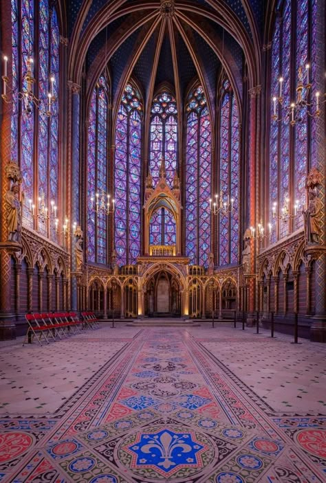 French Gothic Architecture, Sainte Chapelle Paris, Stained Glass Windows Church, Stain Glass Window Art, Church Aesthetic, Stained Glass Church, Gothic Cathedrals, Glass Window Art, Cathedral Architecture