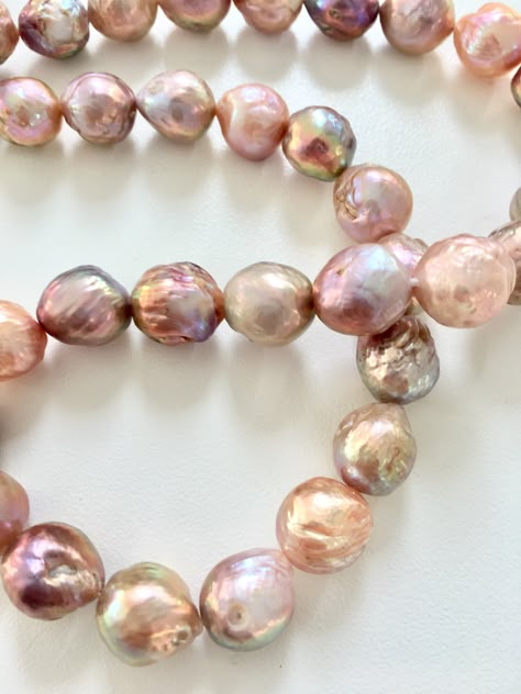 Beautiful Edison pearls in rainbow colors. Pearl necklaces and pearl bracelets by Danish brand Mermaid Stories from Copenhagen ❤︎ Colored Pearls Jewelry, Mermaid Egg, Colorful Pearls, Mermaid Stories, Colored Pearls, Edison Pearls, Mermaid Aesthetic, Tahitian Black Pearls, Pink Pearls