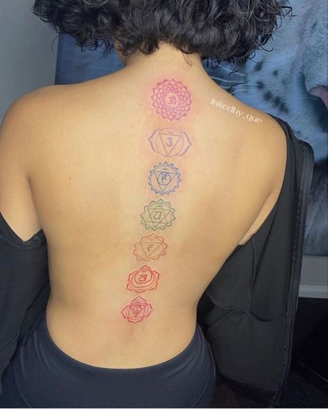 Men's Back Tattoos, Women's Back Tattoos, Beautiful Spine Tattoos, Spine Tattoo Ideas, Men's Back, Wrist Tattoo Ideas, Chakra Tattoo, Cute Hand Tattoos, Pretty Hand Tattoos