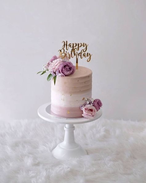 Birthday Cakes For Women With Flowers, 39 Birthday Cake For Women, Birthday Cake Older Woman, Birthday Cake Fresh Flowers, Fresh Flower Cake Design, Flowers On Cakes Fresh, Flowers On Cake Simple, 60th Birthday Cake For Mom Elegant, Buttercream Cake Designs Birthday Women