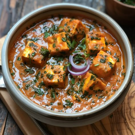 Paneer Lababdar Recipe - Restaurant Style Paneer Lababdar - khaddoroshik Paneer Lababdar Recipe, North Indian Vegetarian Recipes, Paneer Recipes Indian, Hindi Food, Indian Paneer Recipes, Chat Recipes, Meatless Entrees, Paneer Lababdar, Paneer Curry