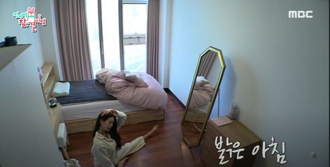 Angels In Love, Kpop Dorm, Tokyo Vice, Dorm Bedroom, Princess Room, Room Desk, Pretty Room, Dreamy Room, Pink Pillows