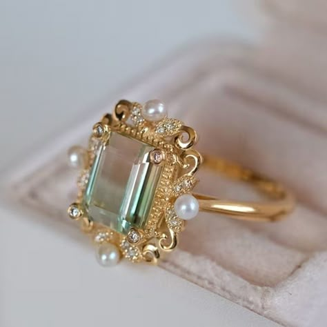 Antique Minimalist, Unique Rings Vintage, Ring Pearl, Cute Engagement Rings, Future Engagement Rings, Emerald Rings, Engagement Ring For Her, Crown Ring, Ring Wedding Band