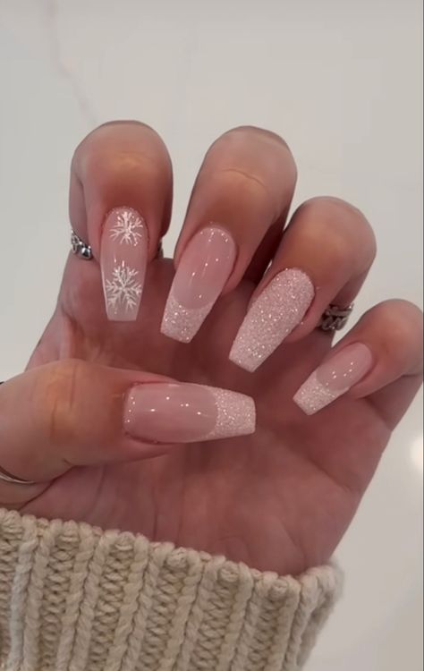 Nail Silver, Movie Aesthetic, Winter Nails Acrylic, Accent Nail, Pointed Nails, Classy Acrylic Nails, Nails Glitter, Snowflake Nails, Christmas Nails Acrylic