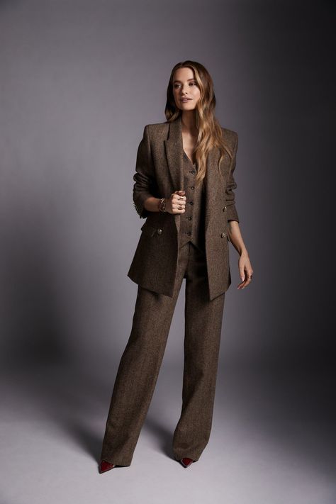 Power Dressing Aesthetic, Brown Work Outfits, Suit Inspo Women, Formal Blazer Outfits For Women, Brown Suit Women's, Dressing Gown Aesthetic, Lady In Suit, Women Suits Business, 3 Piece Suit Women