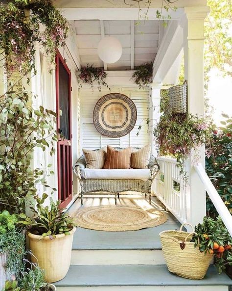 Long Narrow Porch decor ideas — Hausmatter Cottage Porch, Inspire Me Home Decor, Decor Shabby Chic, Front Porch Decorating, Porch Design, Front Porches, Front Porch Ideas, Design Book, The Porch