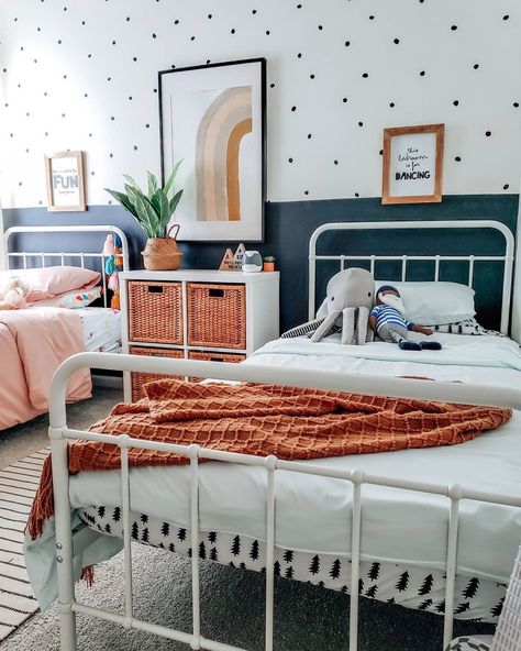 Urbanwalls on Instagram: “When you're sharing a bedroom, creativity is key! @jaden.nicolediyhome used bold, gender-neutral colors and our Black Irregular Dots to…” Gender Neutral Kids Room Shared, Kids Room Shared, Gender Neutral Bedroom Kids, Sharing A Bedroom, Girls Bedroom Decorating, Serene Nursery, Boy And Girl Shared Room, Girls Room Makeover, Babies Bedroom