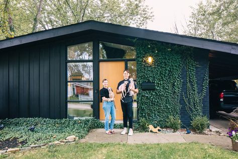 Wall Of Shelves, Mid Century Modern House Exterior, All Black Kitchen, Mid Century Modern Exterior, Black Mid Century Modern, Mid Century Exterior, Mid Century Ranch, Mcm House, Midcentury Home