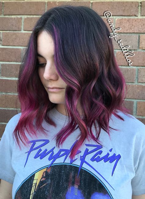 Magenta Balayage Brunette, Pink And Brown Hair Short, Magenta Highlights On Dark Hair, Dark Hair With Pink Highlights, Dark Brown Hair With Pink, Brunette With Pink Highlights, Brunette With Pink, Haircolour Ideas, Balayage Pink