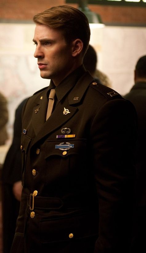 Captain America Suit, Man In Uniform, Steven Rogers, Chris Evans Funny, Best Avenger, The First Avenger, Steven Grant Rogers, First Avenger, Steve Rogers Captain America