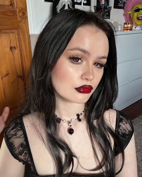 Ellie Addis, Villain Makeup, Twilight Makeup, Divine Makeup, Unapproachable Makeup, Vampire Birthday, Gal Aesthetic, Vampire Outfits, Rockstar Outfits