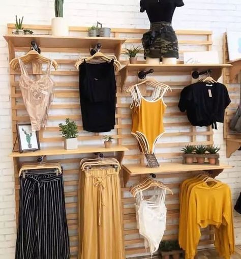 Ideas para decorar locales de ropa Clothing Boutique Interior, Clothing Store Displays, Clothing Store Interior, Boutique Clothing Store, Clothing Store Design, Store Design Boutique, Boutique Display, Clothing Displays, Store Layout