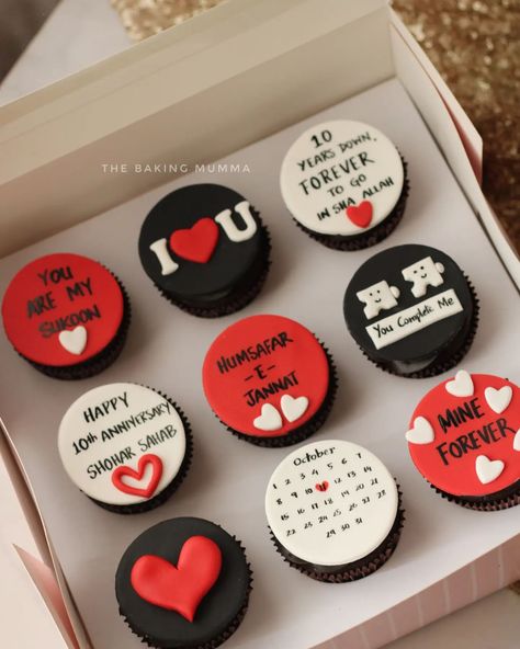 Celebrate love in the sweetest way possible! ❤️🧁 These custom anniversary cupcakes are perfect for marking special milestones with a personal touch. Whether it's a heartwarming message or a meaningful date, let your cupcakes speak the language of love. Want to create something unique for your special day? Send me a text on WhatsApp on 7044955912 to place your custom order! 💌 #AnniversaryCupcakes #SweetLove #HomeBakerCreations #CustomCupcakes #CelebrateWithCupcakes I Love You Cupcakes, Customized Cupcakes For Boyfriend, Cupcakes For Husband Birthday, Anniversary Mini Cake, Proposal Cupcakes, Valentine Offers, Valentine's Cupcakes, Engagement Captions, Valentines Cupcake