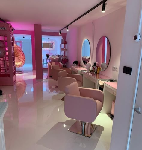 Pink Hair Salon Decor, Beauty Bar Salon Ideas, Beauty Shop Decor, Makeup Studio Decor, Pink Salon, Nail Salon Interior, Beauty Room Salon, Salon Styling Chairs, Hair Salon Business