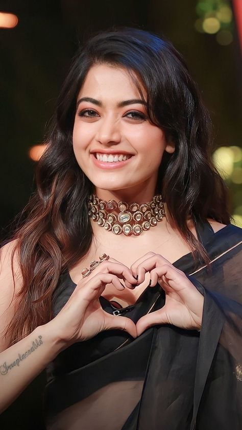 Rashmika Mandanna Photos Full Hd, Rasmika Mandanna Images, Rashmika Mandana Cute Hd Wallpaper, Beautiful Girly Wallpapers, Photoshop Hair, Beauty Crush, Girl Hair Colors, Deepika Padukone Style, Actress Hairstyles