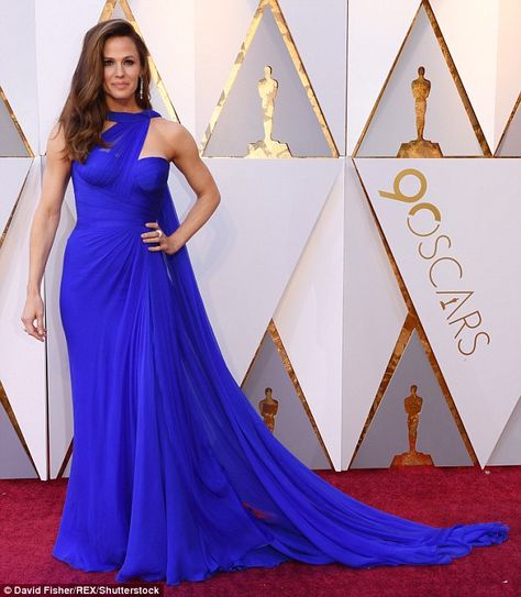 Star power: Jennifer Garner went for old time glamour as she arrived for the Academy Awards in Hollywood on Sunday wearing a cobalt blue sleeveless gown with long train Best Red Carpet Dresses, Best Oscar Dresses Of All Time, Vintage Versace Dress, Best Oscar Dresses, Oscars Red Carpet Dresses, Oscar Gowns, Versace Gown, Oscar Fashion, Celebrity Gowns