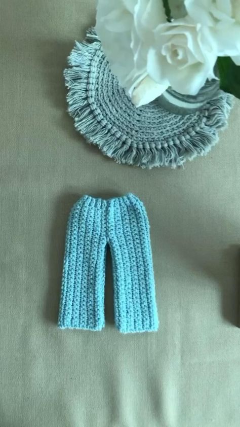 Crochet Stuffed Animal Clothes, Crochet Clothes For Stuffed Animals, Doll House Crochet, Crochet Doll Base, Crocheted Ideas, Barbie Knitting Patterns, Crochet Diy Tutorial, Crochet Doll Tutorial, Crochet Pieces