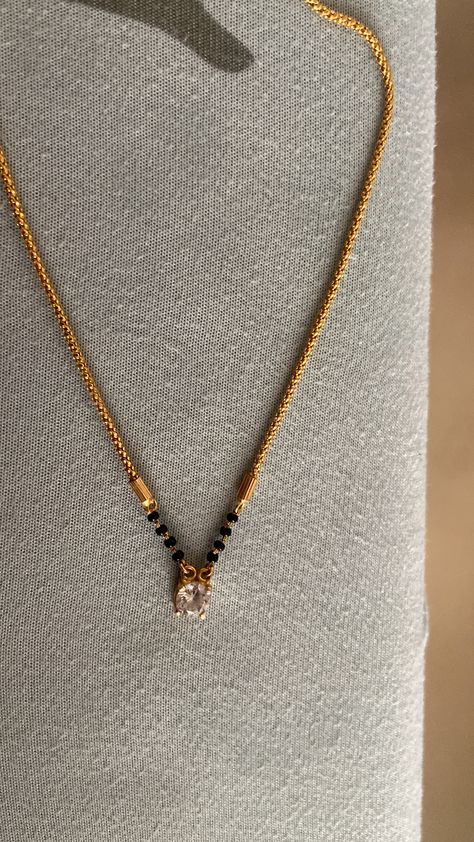 Office Wear Mangalsutra, Daily Use Gold Chain For Women, Black Beads Mangalsutra Design Indian, Indian Mangalsutra Design Gold, Black Diamonds Mangalsutra, Latest Black Beads Designs, Chain Mangalsutra Designs, Mini Mangalsutra Designs Gold, Gold Chain With Black Beads