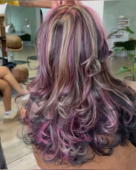 Curly Hair With Coloured Highlights, Blonde Colorful Highlights, Hair Colours For Blondes, Colorful Curly Hair Ideas, Hair Highlight Color Ideas, Vivid Hair Color Curly, Hair Colour On Curly Hair, Blonde Hair Colorful Highlights, Dyed Highlights Color