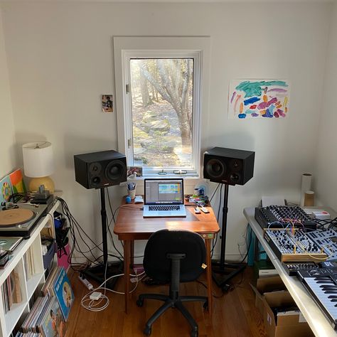 Home Music Studio Ideas, Four Tet, Music Desk, Home Recording Studio Setup, Recording Studio Setup, Home Studio Ideas, Home Music Rooms, Recording Studio Design, Recording Studio Home