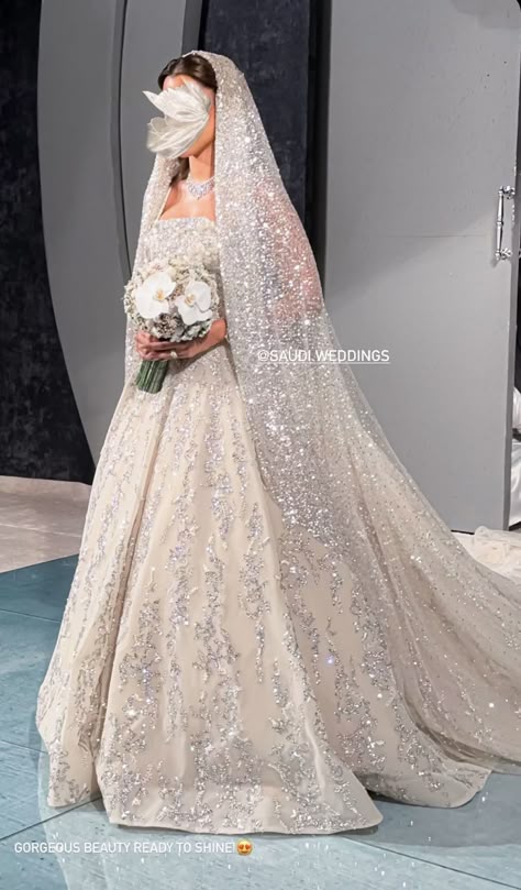 Arab Wedding Dress, Turkish Wedding Dress, Renda Kebaya, Dress Outfits Fall, Arabic Wedding Dresses, Fashion Designer Aesthetics, Bride Dress Simple, Wedding Outfit Ideas, Classy Wedding Dress