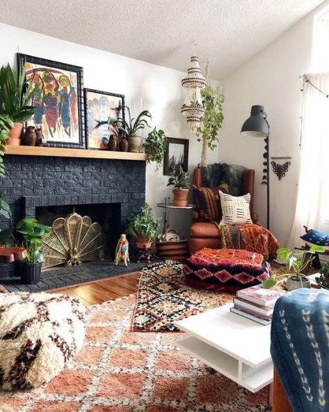 Bohemian Decoration, Cottage Shabby Chic, Bohemian Interior Design, Casa Vintage, Bohemian Interior, Bohemian Living, Bohemian Living Room, Rugs Usa, Fireplace Mantel