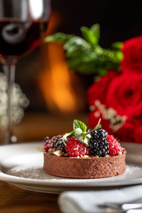 Romantic Food Photography, Valentine Food Photography, Steakhouse Photography, Valentines Day Meals, Themed Photoshoot Ideas, Restaurant Lifestyle, Club Photoshoot, Photography Of Food, Food Staging