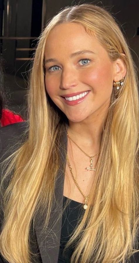 Jennifer Lawrence Blonde, Makeup Hooded Eyes, Jennifer Lawrence Hair, Blonde Celebrities, 20 Makeup, J Law, Hair Secrets, Honey Blonde Hair, Blonde Hair Inspiration