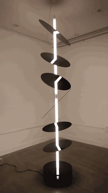 Kinetic Sculpture Light Art Sculpture, Kinetic Light Sculpture, Moving Sculpture Kinetic Art, Kinetic Lamp, Kinetic Design, Kinetic Architecture, Wearable Architecture, Kinetic Art Sculpture, Sculptural Lighting