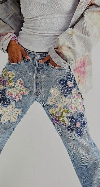 How To Distress Jeans, Appliqué Jeans, Altered Jeans, Patched Jeans Diy, Happy To Me, Jean Ideas, Embroidery Jeans Diy, Applique Jeans, Denim Crafts Diy