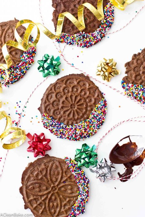 Gluten Free Pizzelle Recipe, Chocolate Pizzelles, Pizelle Cookies, Pizzelle Recipe Italian, Freezable Cookies, Paleo Christmas Cookies, Pizzelle Cookies, Pizzelle Recipe, Chocolate Marshmallow Cookies