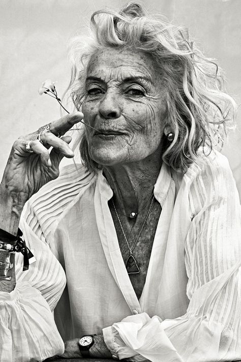 Image of Elen Jordano, 82 Powerful Women Portraits, Angela Molina, Portrait Reference, 얼굴 드로잉, Older Sister, Foto Tips, Advanced Style, Working People, Ageless Beauty