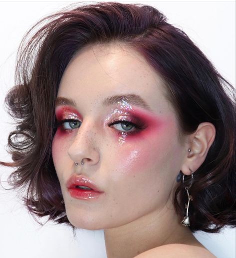 Weirdo Palette Looks, Chromatic Makeup, Pink And Red Makeup Looks, Red Makeup Aesthetic, Wet Makeup, Circus Makeup, Fashion Editorial Makeup, Drag Make-up, Video Makeup