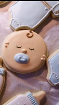 Face Cookies, Baby Boy Cookies, Idee Babyshower, Decorative Cookies, Sugar Cookie Ideas, Sugar Cookie Designs, Cookie Decorating Ideas, Decorating Cookies, Pretty Cookies