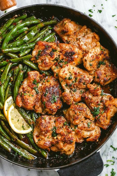 Lemon Garlic Butter Chicken and Green Beans Skillet - #chicken #recipes #eatwell101 #recipes - So addicting! This #paleo #lowcarb #keto skillet chicken recipe is a snap to fix and cook.  - #recipe by #eatwell101 Green Beans Skillet, Lemon Garlic Butter Chicken, Chicken And Green Beans, فاصوليا خضراء, Garlic Herb Chicken, Chicken Skillet Recipes, Herb Chicken, Garlic Butter Chicken, Makanan Diet