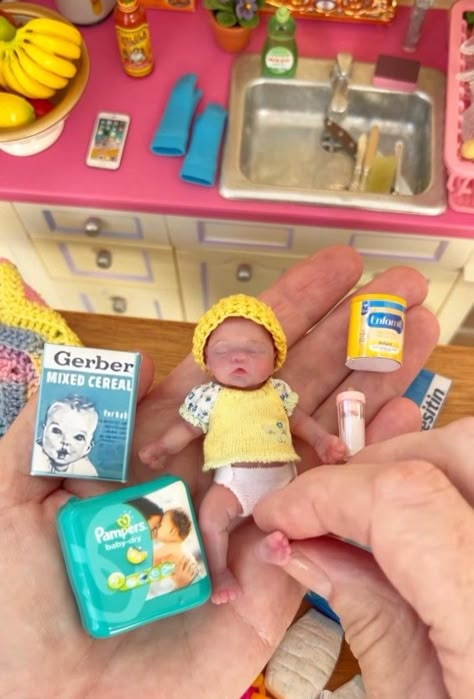 My Mini Baby, Bad Room Ideas, Vintage Upcycle, Baby Doll Nursery, Baby Barbie, Tiny Stuff, Baby Doll Toys, Silicone Reborn Babies, Diy Doll Miniatures