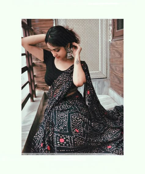 Dp Pic, Black Lover, Simple Saree Designs, Lehenga Designs Simple, Bollywood Hairstyles, Hide Face, Beautiful Casual Dresses, Saree Poses, Afghan Fashion