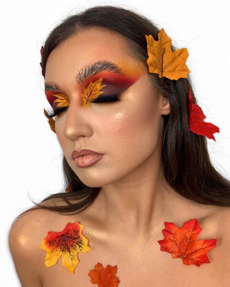 ✨🍭𝙼𝔸𝕂𝔼𝕌ℙ 𝙱𝕐 𝙼𝔼𝔾𝔸ℕ 𝙿𝔼ℕℕ𝔼𝕐 🍭✨ on Instagram: “AUTUMN FAIRY 🍁🧚🏼‍♀️🍂🐿 LEAF CUT CREASE 🍂 Love it when a spontaneous idea actually ends up looking okay!🐿 𝒫𝑅𝒪𝒟𝒰𝒞𝒯𝒮 𝒰𝒮𝐸𝒟: @mehronmakeup x…” Fall Queen Costume, Autumn Goddess Costume, Autumn Leaf Makeup, November Makeup Ideas, Fall Leaves Makeup Looks, Autumn Witch Makeup, Autumnal Makeup Looks, Pumpkin Spice Makeup Look, Fall Creative Makeup