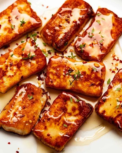 Golden Halloumi with Honey and Thyme - RecipeTin Eats Halloumi Canapes, Baked Haloumi Recipes, Haloumi Recipes Dinner, Tineats Recipes, Recipe Tins, Recipe Tin Eats Recipes, Honey Halloumi, Halloumi Recipes, Cooking Halloumi