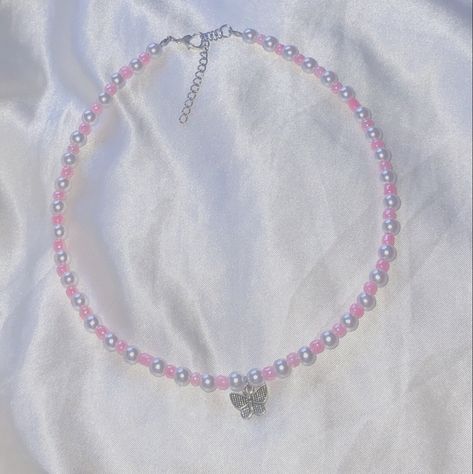 Pink Beaded Necklace Aesthetic, Diy Pink Necklace, Butterfly Bead Necklace, Pink Necklace Beaded, Pink Beads Necklace, Pearl Necklace Diy, Trendy Beaded Necklace, Diy Pearl Necklace, Pearl Necklace Handmade