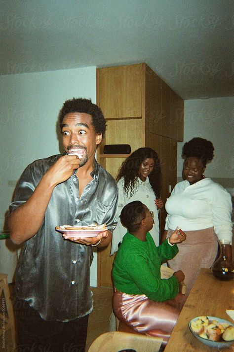 Analog shot of group of friends having Christmas dinner party together at home, eating, toasting and drinking wine. Shot with disposable camera Dinner Flash Photography, Queer Dinner Party, Eating Toast Pose, Eating Dinner Aesthetic, High Contrast Food Photography, Flash Party Photography, Christmas Friend Party, Dinner Parties With Friends, People In Kitchen