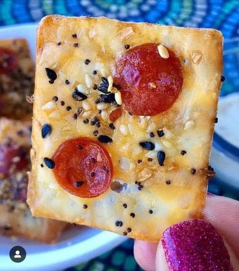 Pepperoni Chips, Pizza Chips, Keto Chips, Chips Dip, Free Keto Meal Plan, Pizza Flavors, Keto Broccoli, Colby Jack, Keto Pizza