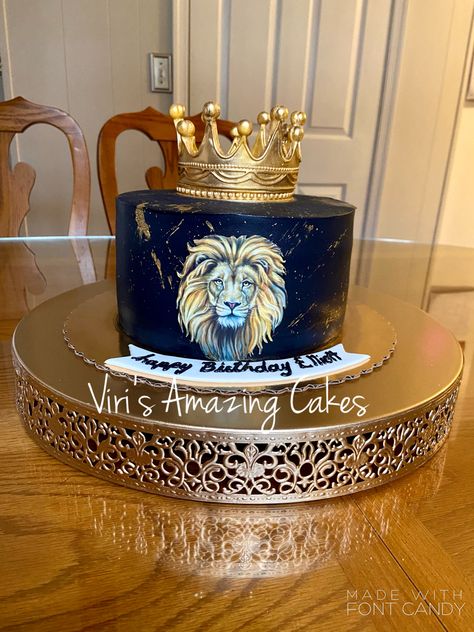 Gold crown, king cake King Cake For Men, King Crown Cake For Men, King Cake Design For Men, King Birthday Cake For Men, Lion Cake For Men, Luxury Cake For Men, King Crown Cake, Black Cake Ideas, Zodiac Cakes