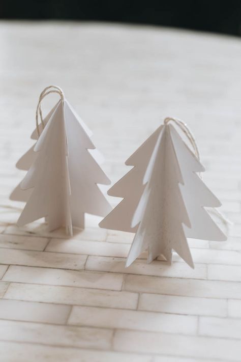 3D Paper Christmas Trees - Lindi & Russ Paper Christmas Tree Ornaments, Paper Ornaments Diy, Paper Christmas Trees, Craft Ideas For Beginners, Origami Christmas Ornament, Diy Christmas Paper, Diy Paper Christmas Tree, Diy Christmas Tree Topper, 3d Christmas Tree